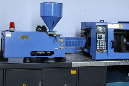 薄壁高速注塑機如何應對高溫、高壓環境?